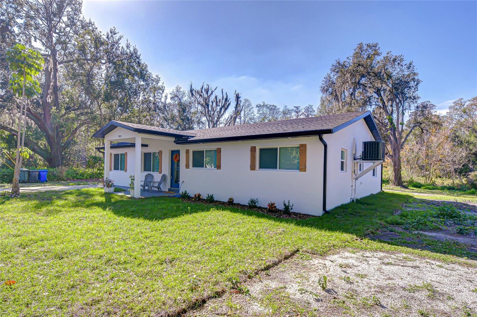 Image 30 of 33 For 909 Lake Charles Circle