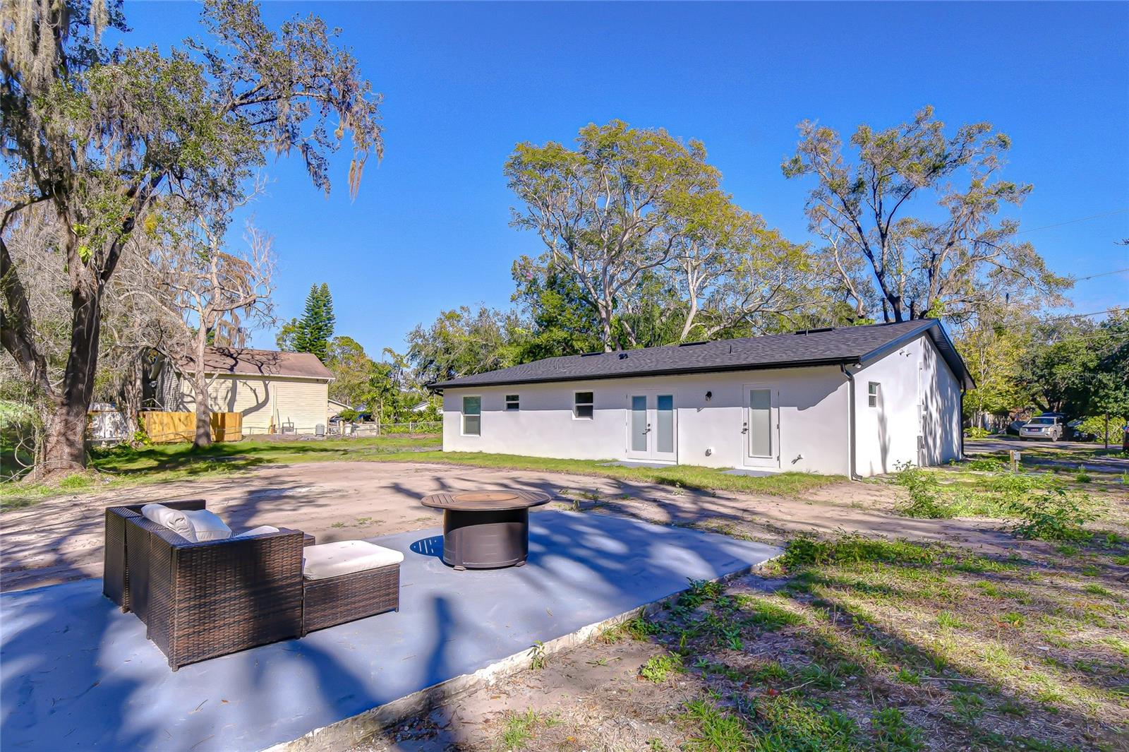 Image 32 of 33 For 909 Lake Charles Circle