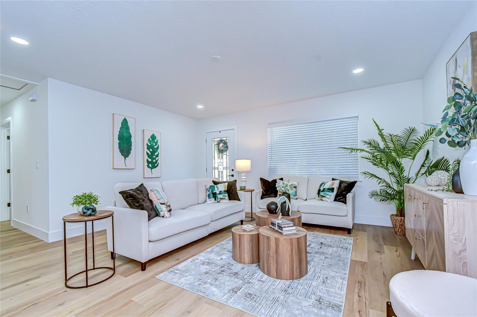 Image 6 of 33 For 909 Lake Charles Circle