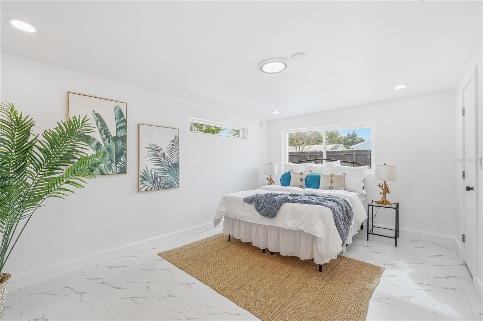 Image 15 of 38 For 4095 Locust Street Ne