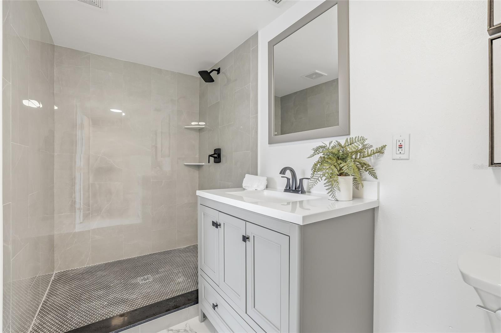 Image 19 of 38 For 4095 Locust Street Ne