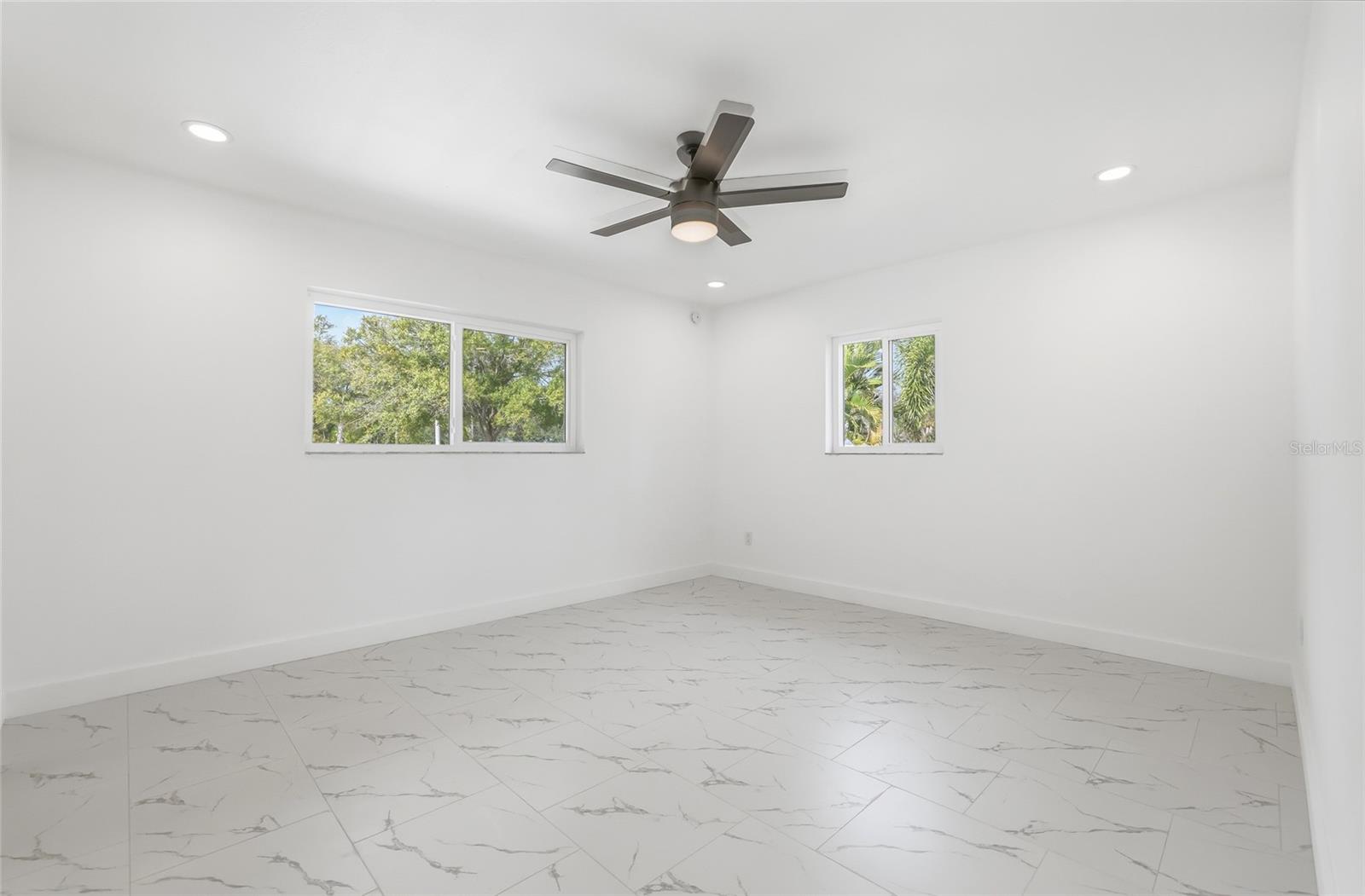 Image 21 of 38 For 4095 Locust Street Ne