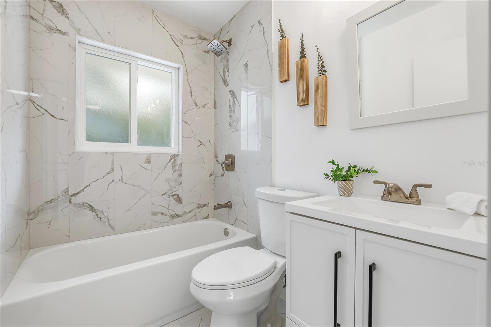 Image 23 of 38 For 4095 Locust Street Ne