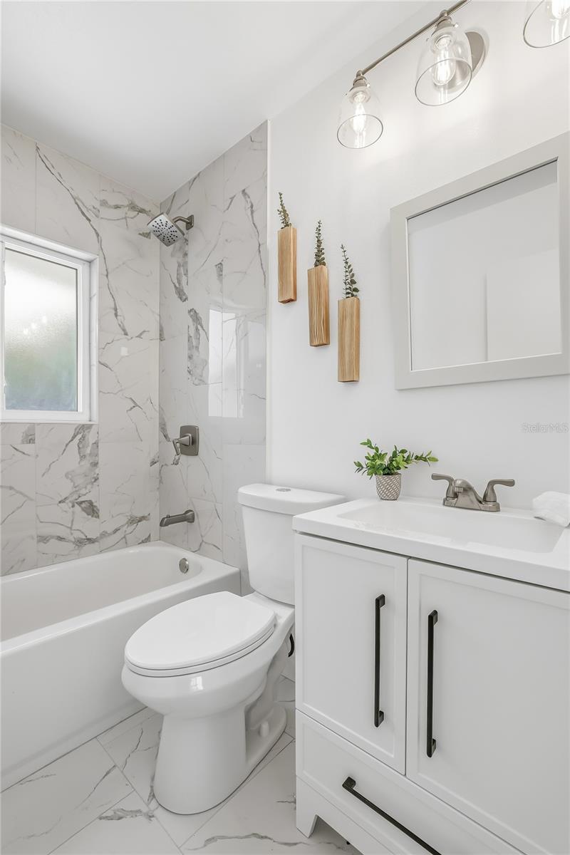 Image 24 of 38 For 4095 Locust Street Ne