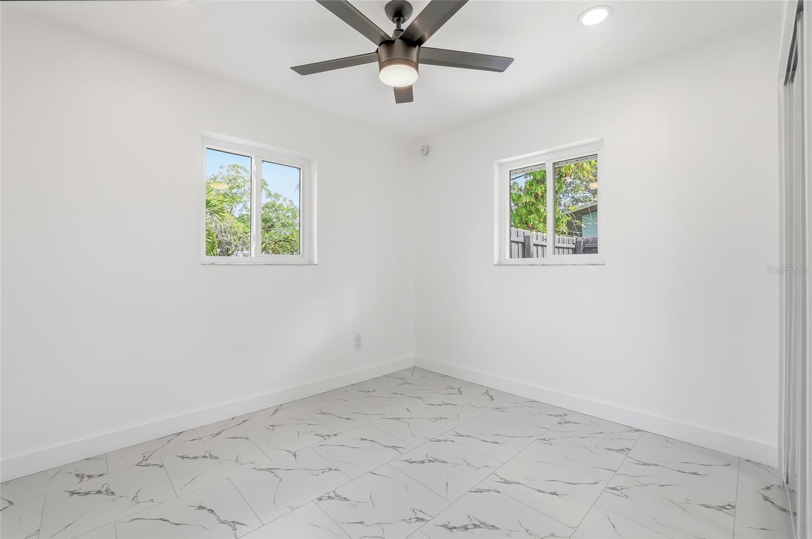 Image 26 of 38 For 4095 Locust Street Ne