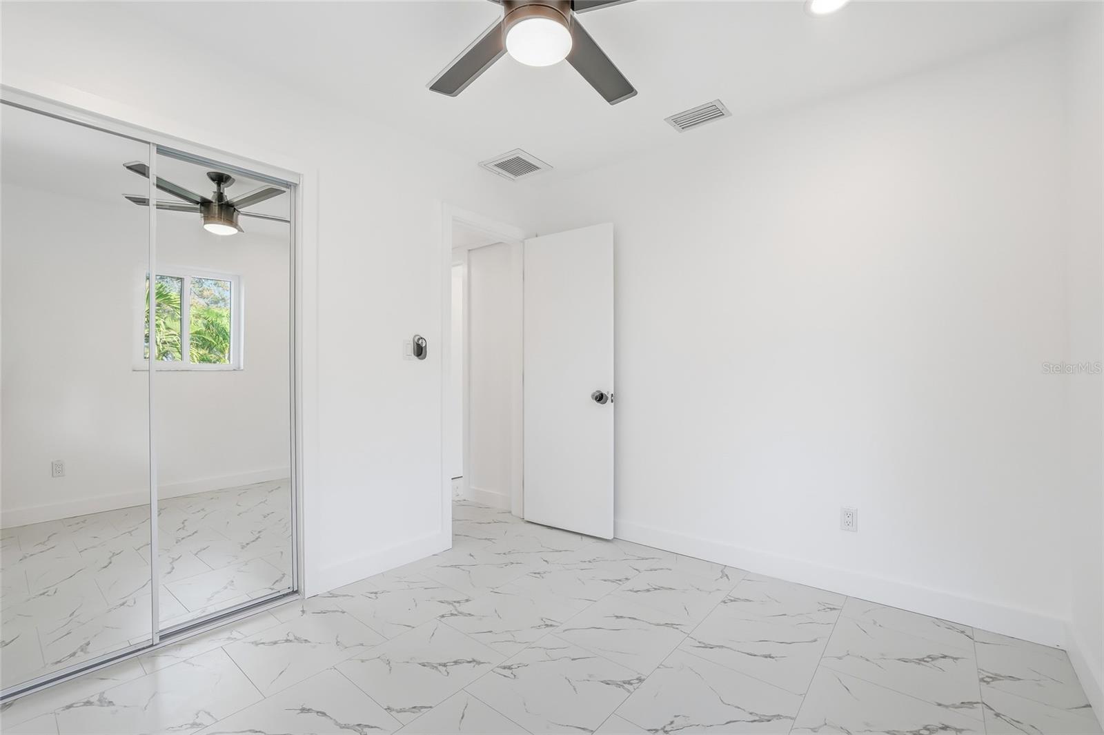 Image 27 of 38 For 4095 Locust Street Ne