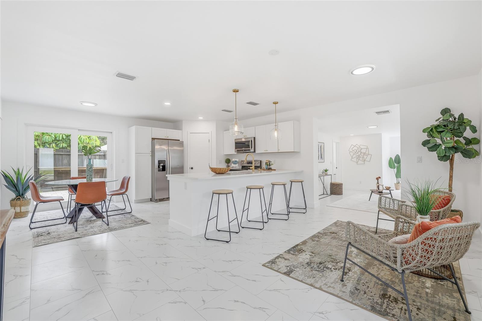 Image 3 of 38 For 4095 Locust Street Ne