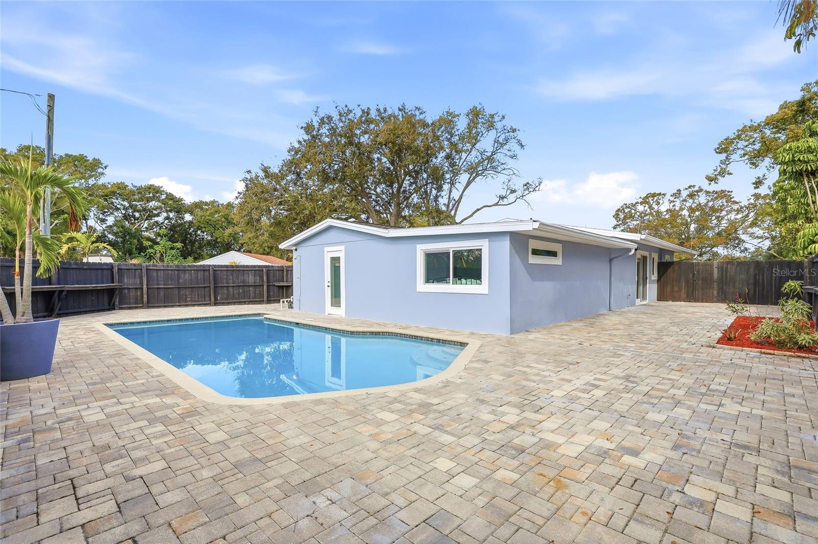 Image 31 of 38 For 4095 Locust Street Ne