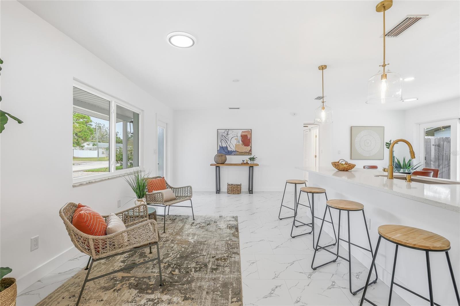 Image 5 of 38 For 4095 Locust Street Ne