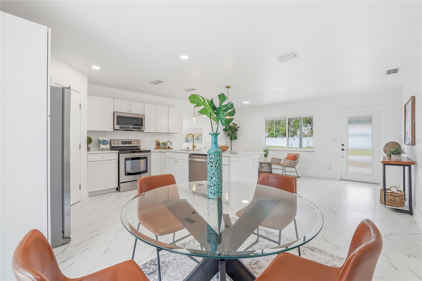 Image 8 of 38 For 4095 Locust Street Ne