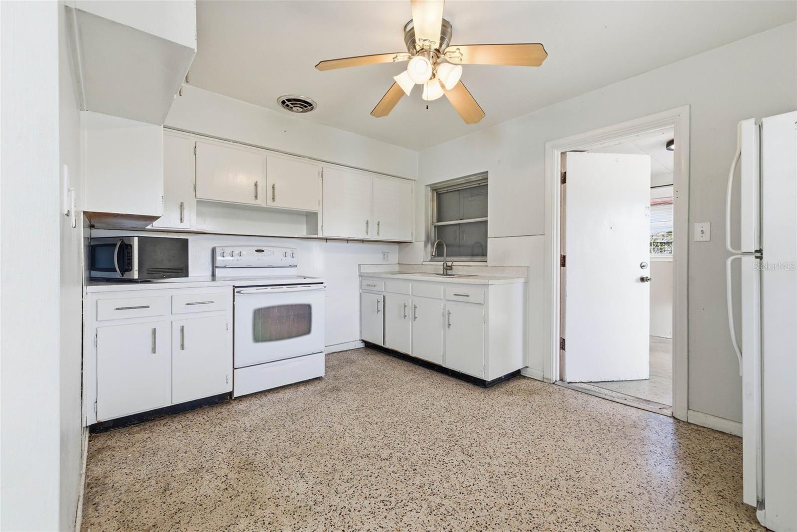 Image 9 of 25 For 3113 Dewey Street