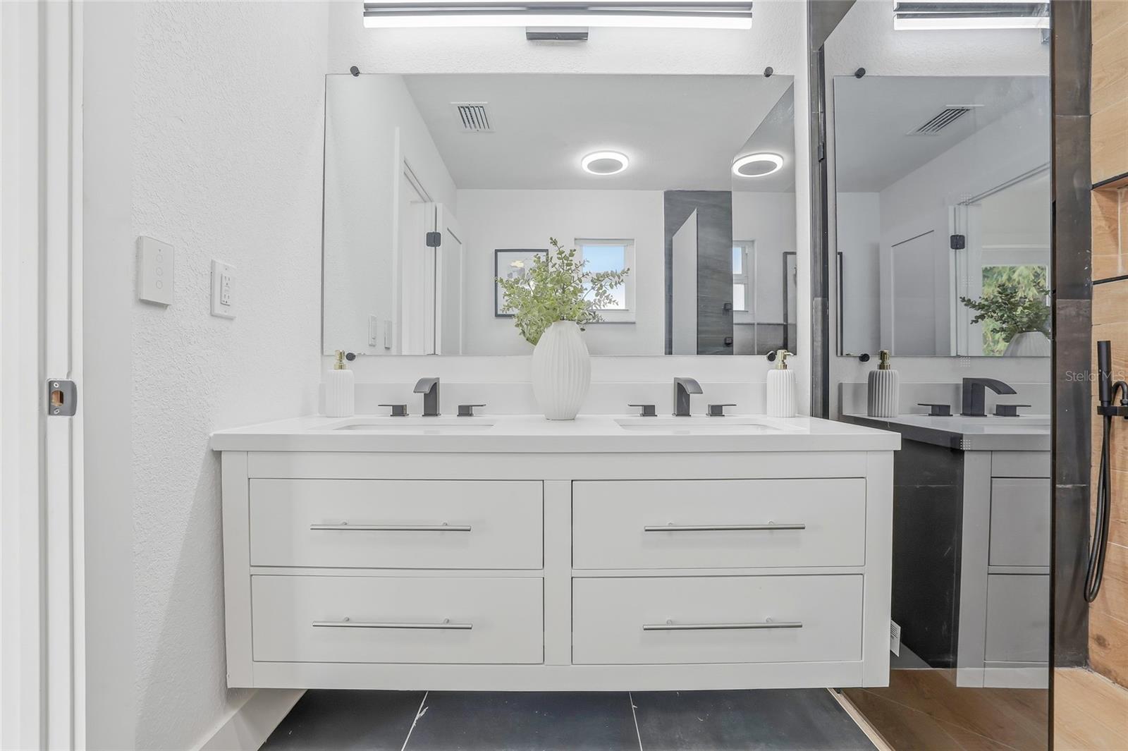 Image 23 of 45 For 6050 Garmouth Way N