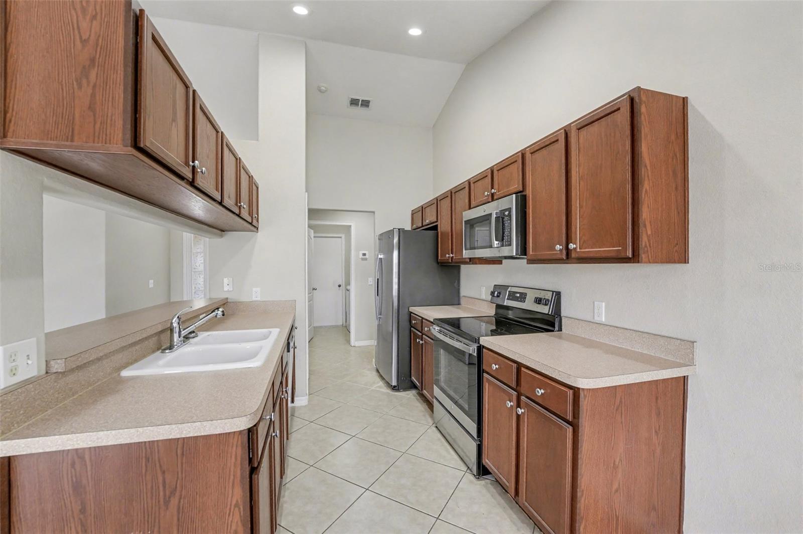 Image 4 of 12 For 865 Terranova Road