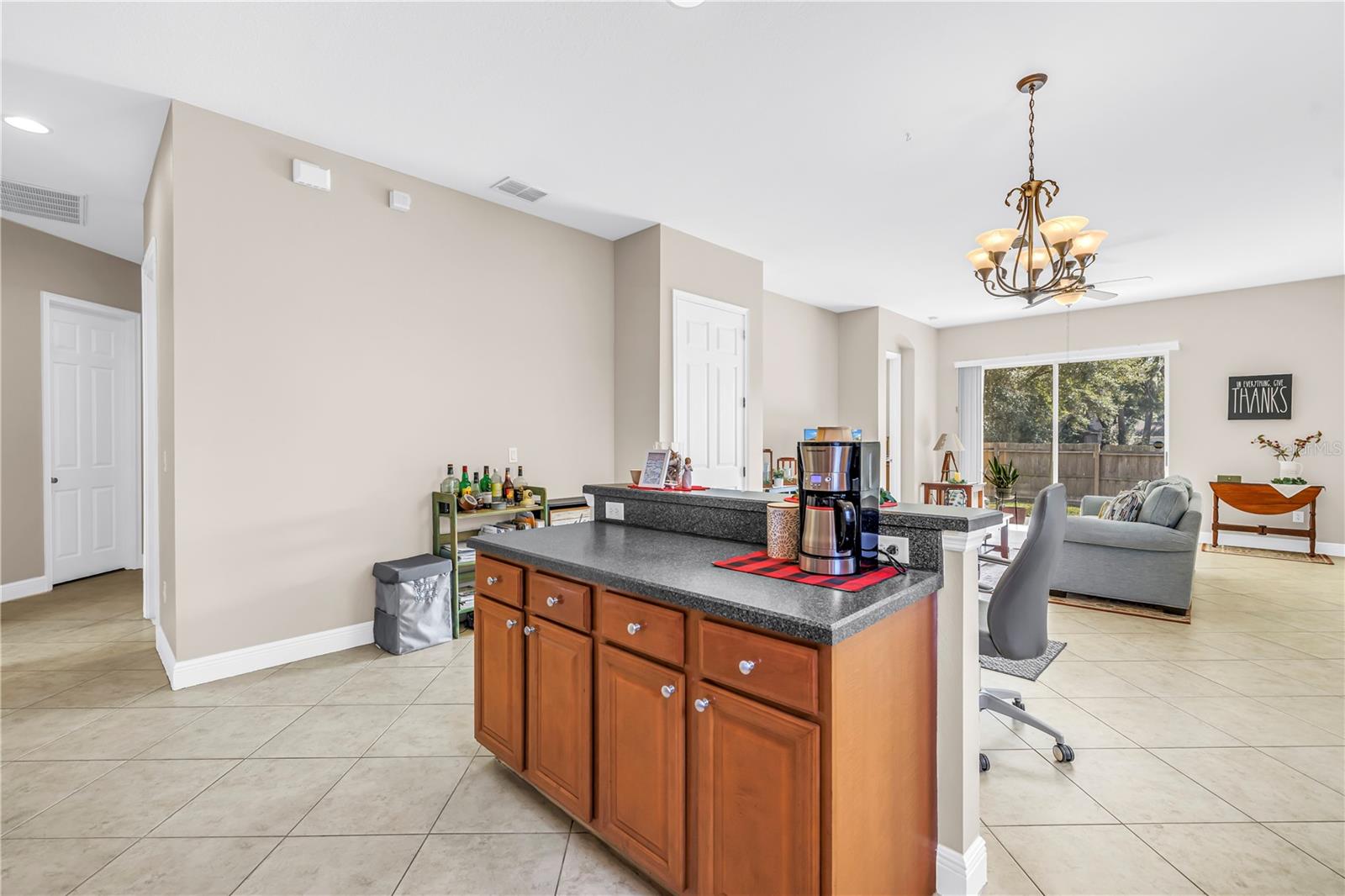 Image 18 of 47 For 607 Center Avenue