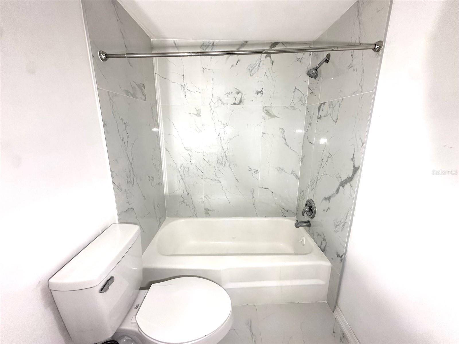 Image 10 of 17 For 4550 Cove Circle 905