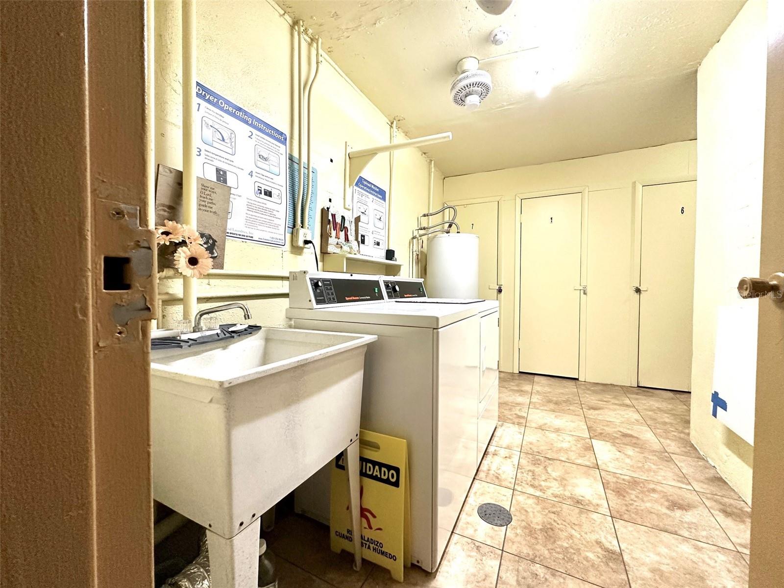 Image 11 of 17 For 4550 Cove Circle 905