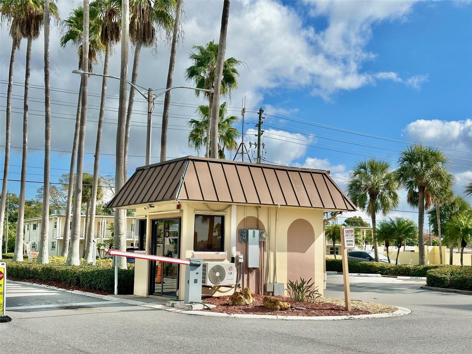 Image 12 of 17 For 4550 Cove Circle 905