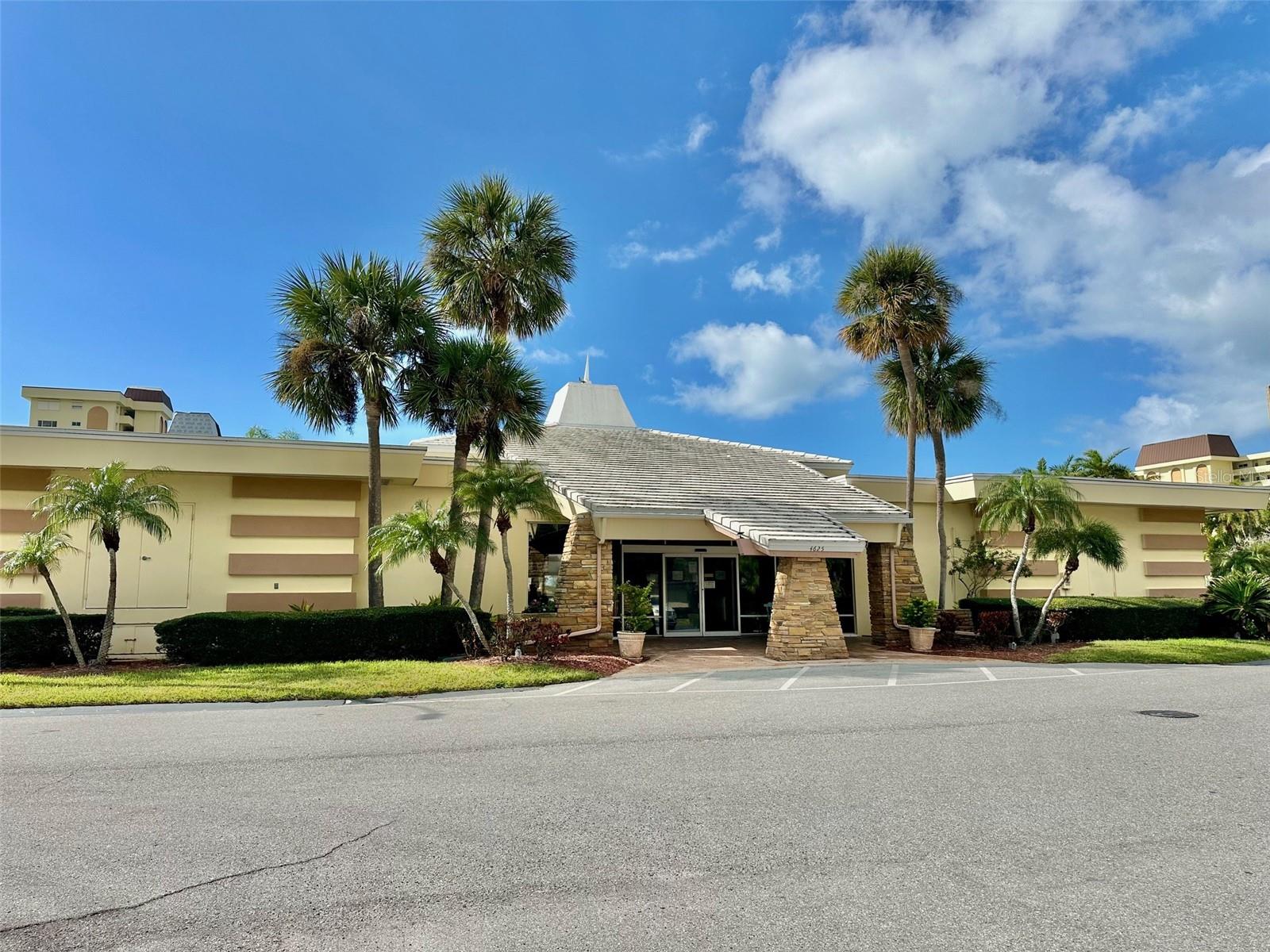 Image 13 of 17 For 4550 Cove Circle 905