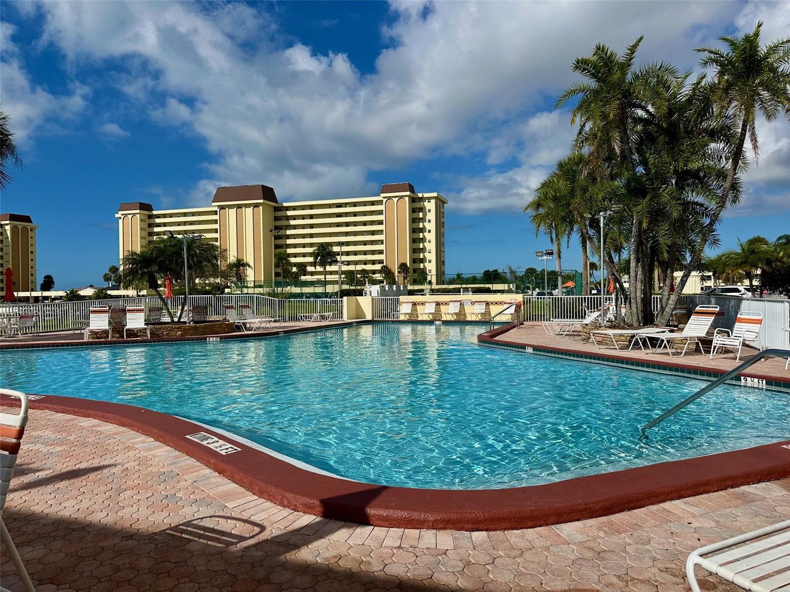 Image 14 of 17 For 4550 Cove Circle 905