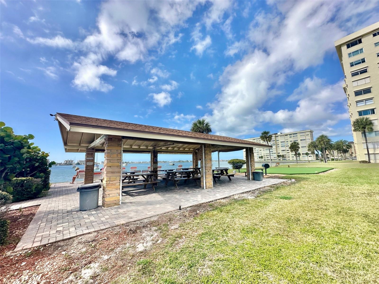 Image 16 of 17 For 4550 Cove Circle 905