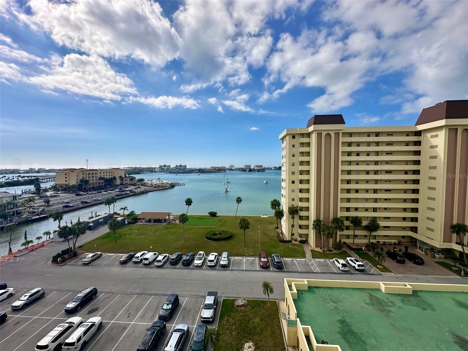 Image 2 of 17 For 4550 Cove Circle 905