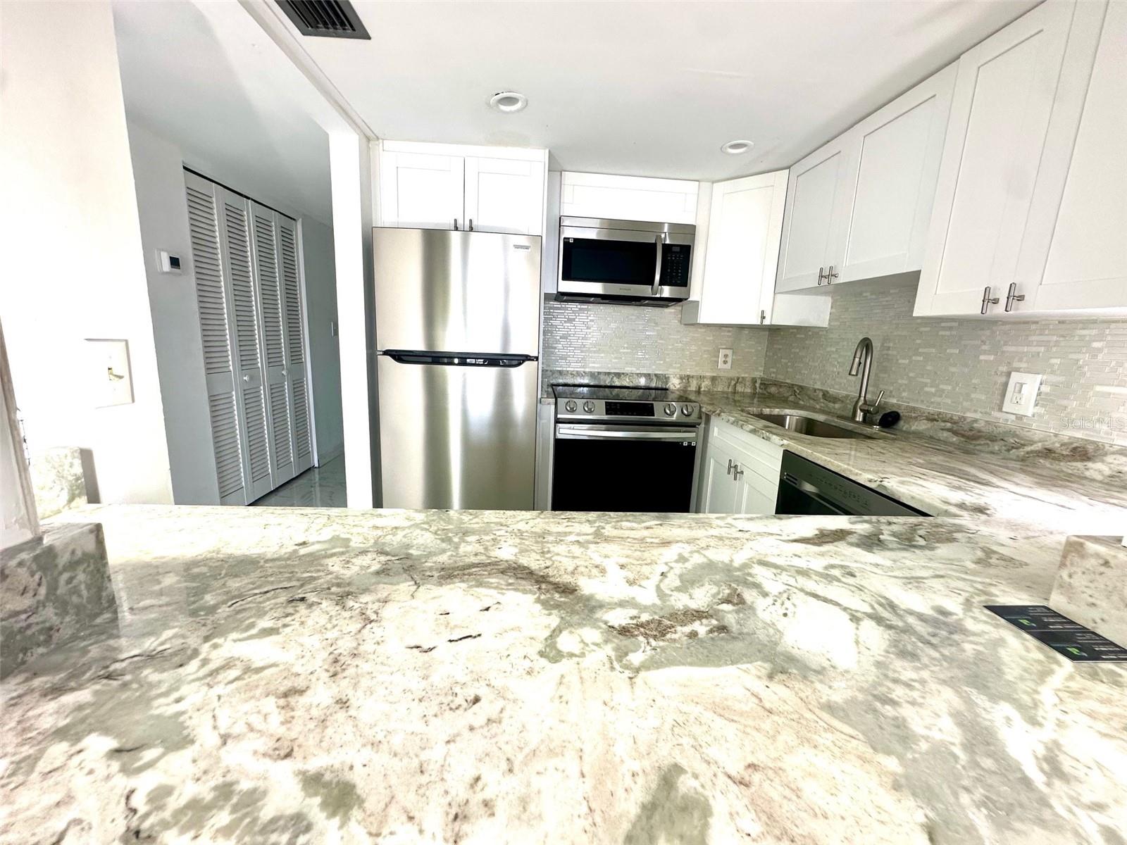 Image 5 of 17 For 4550 Cove Circle 905