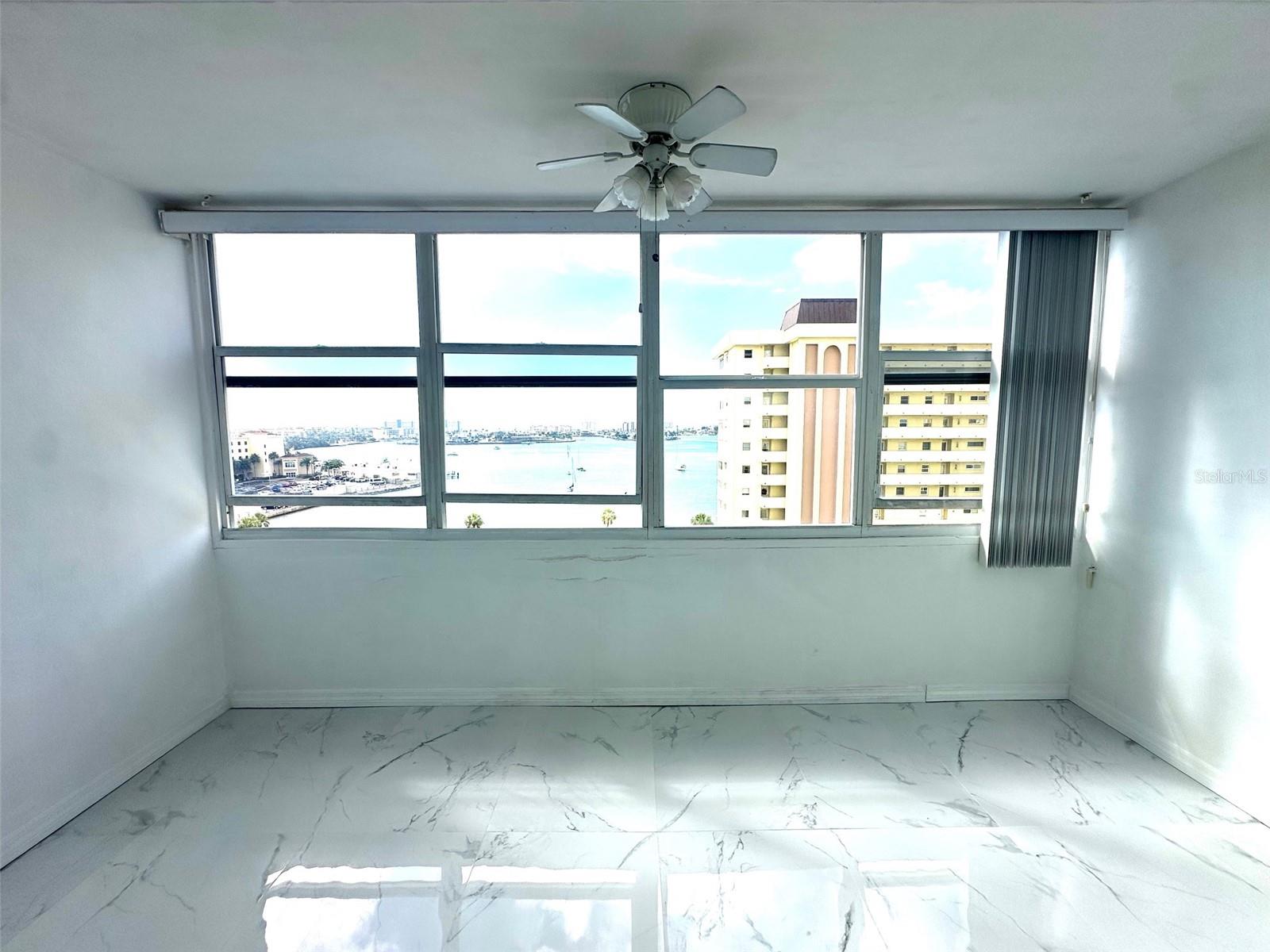 Image 7 of 17 For 4550 Cove Circle 905