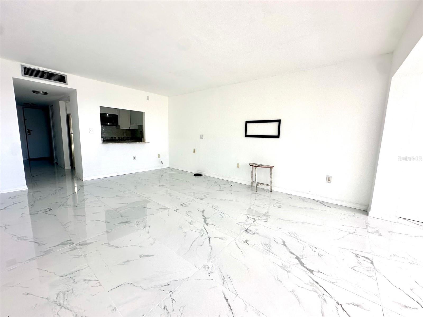 Image 8 of 17 For 4550 Cove Circle 905