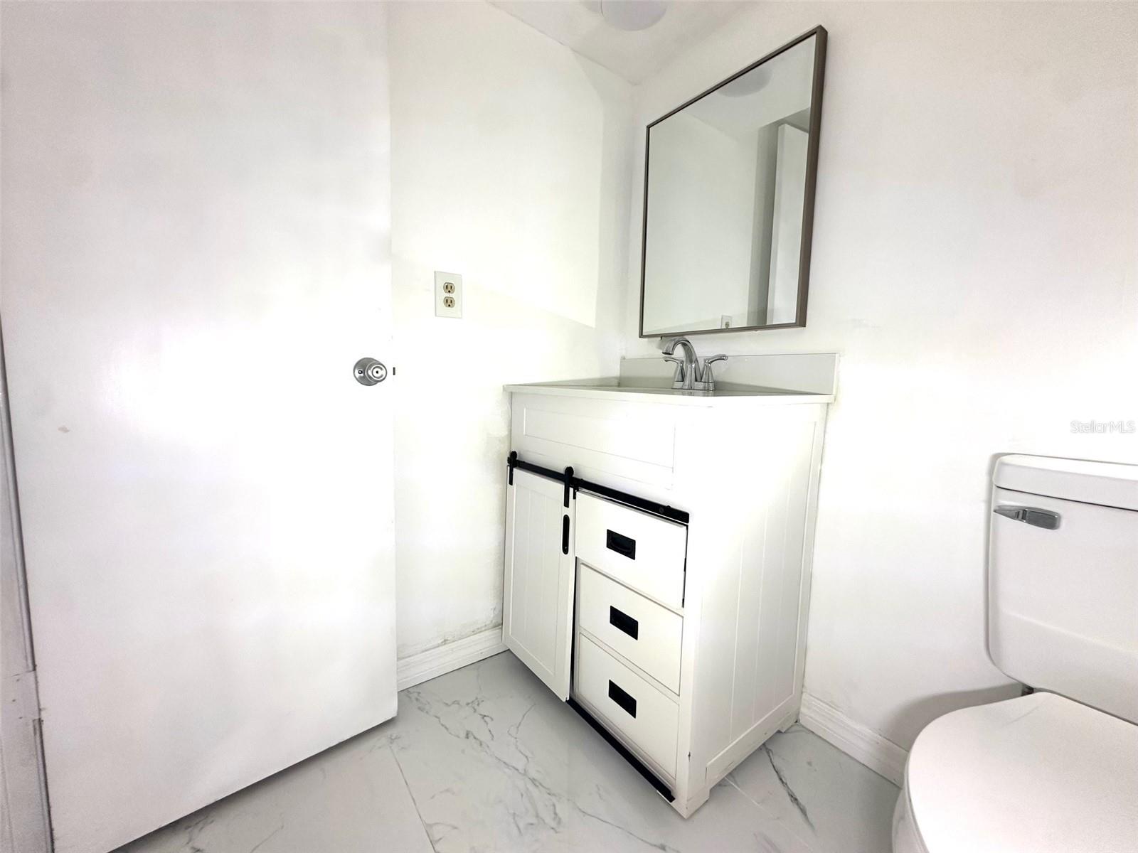 Image 9 of 17 For 4550 Cove Circle 905