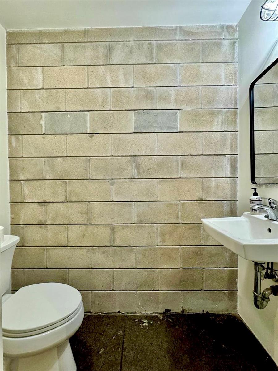 Image 11 of 26 For 2511 Azeele Street