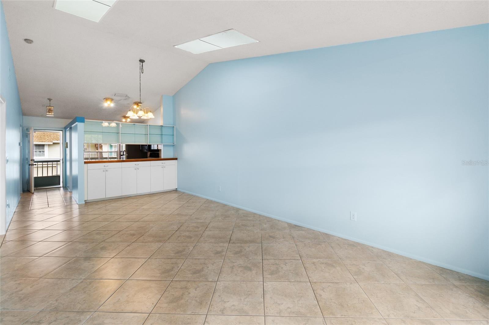 Image 16 of 41 For 225 Sun Vista Court S