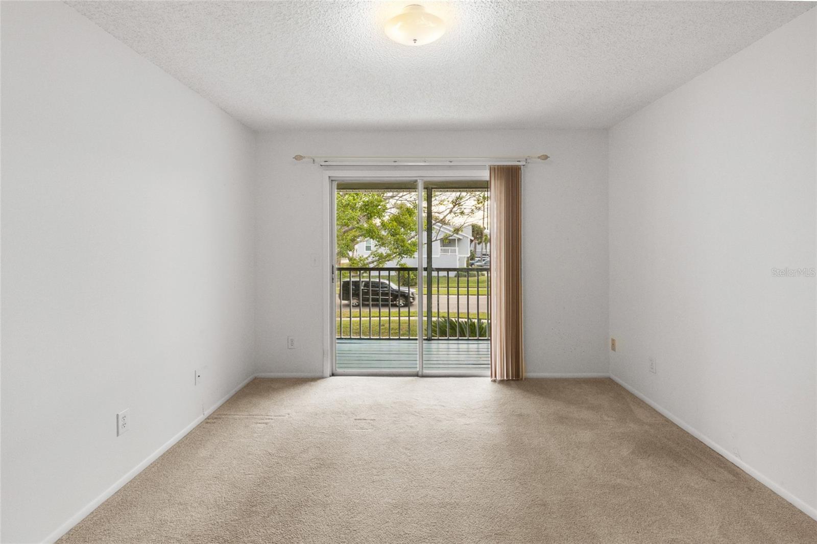 Image 19 of 41 For 225 Sun Vista Court S