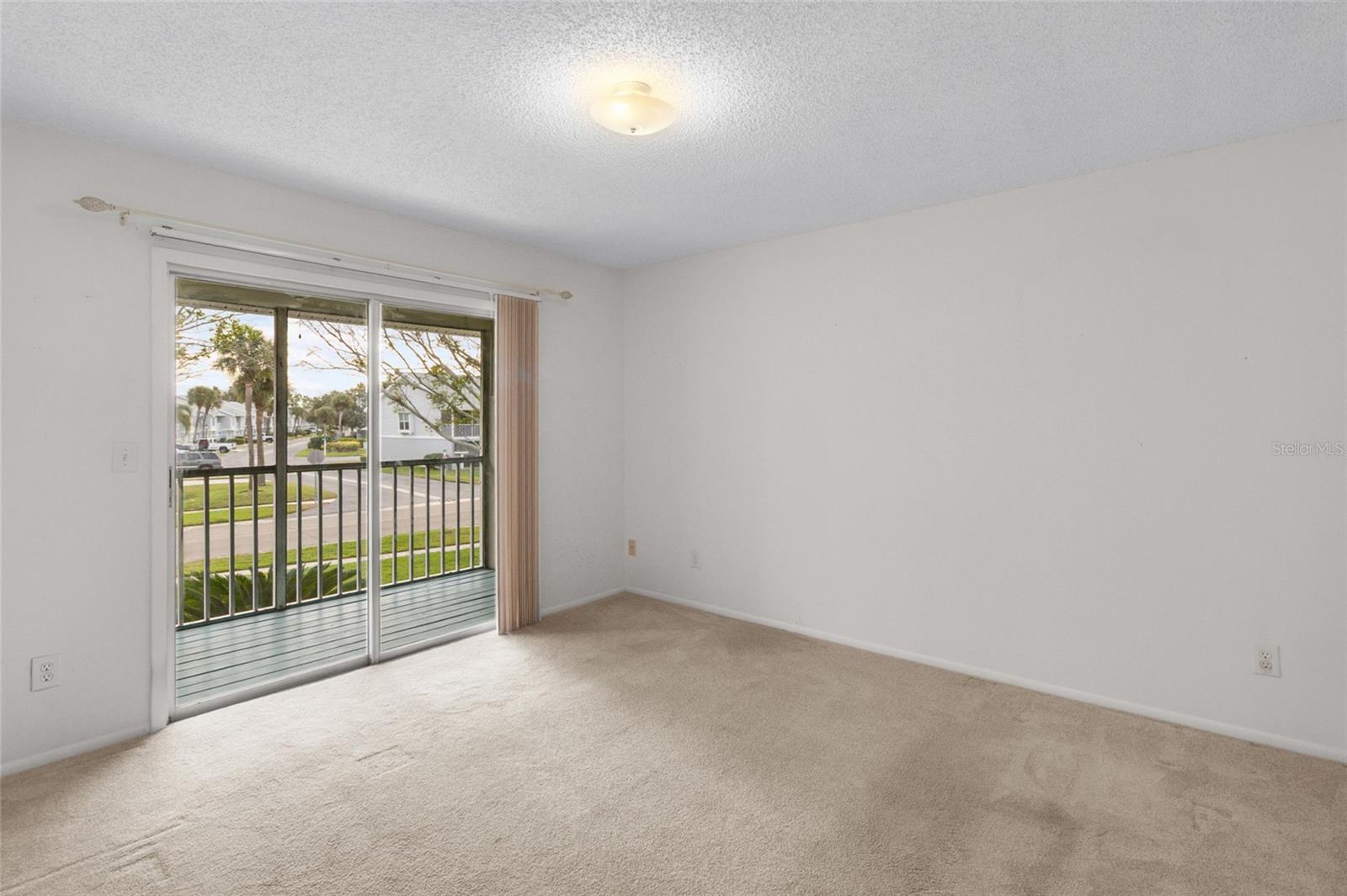 Image 20 of 41 For 225 Sun Vista Court S