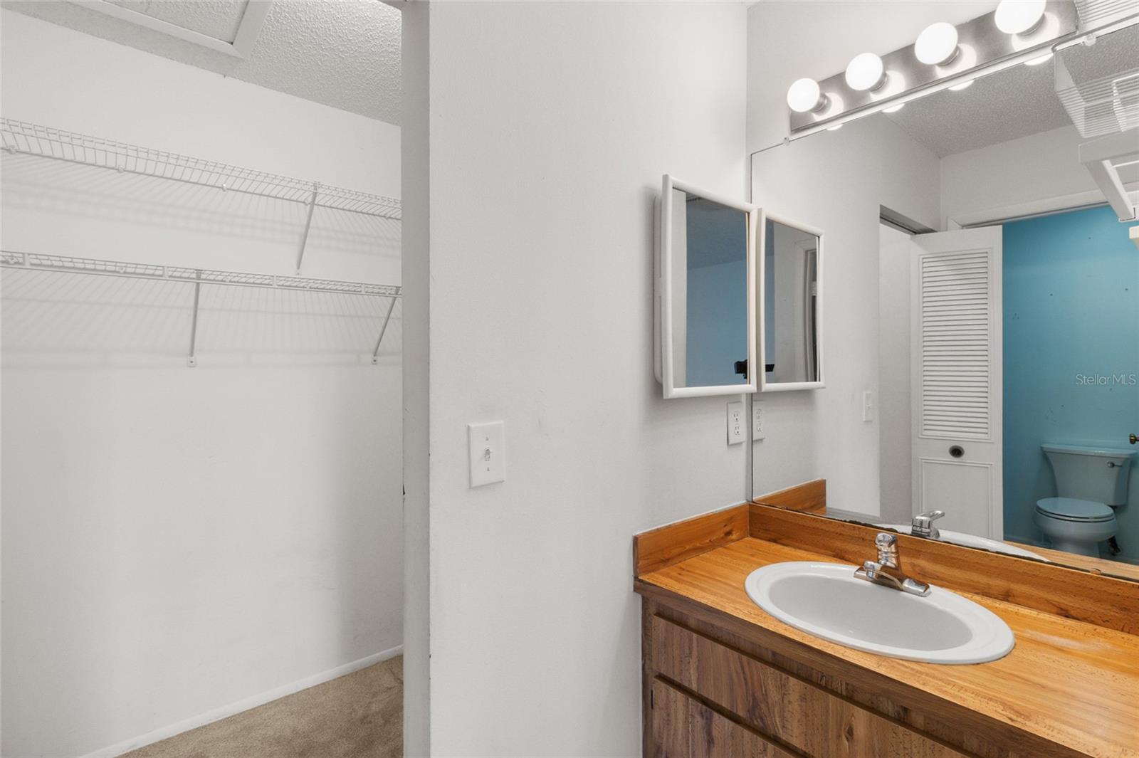 Image 22 of 41 For 225 Sun Vista Court S