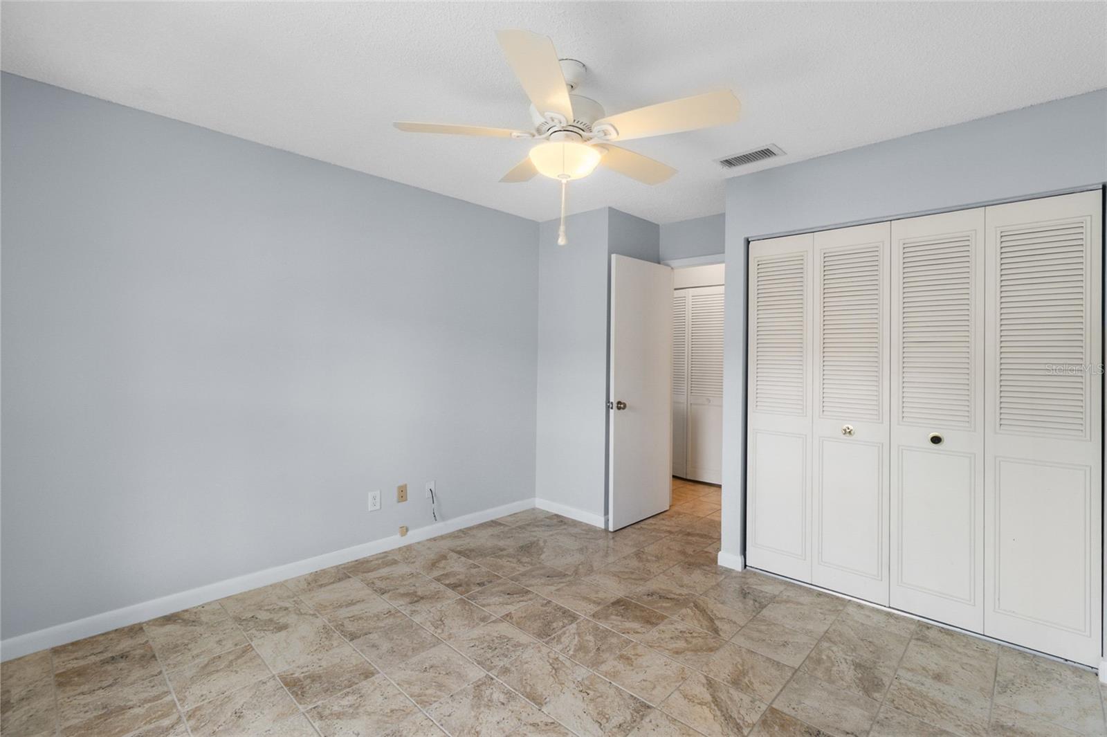 Image 25 of 41 For 225 Sun Vista Court S