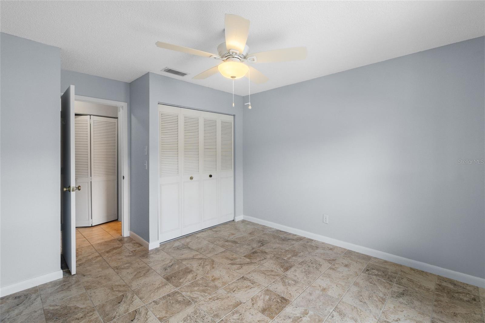 Image 26 of 41 For 225 Sun Vista Court S