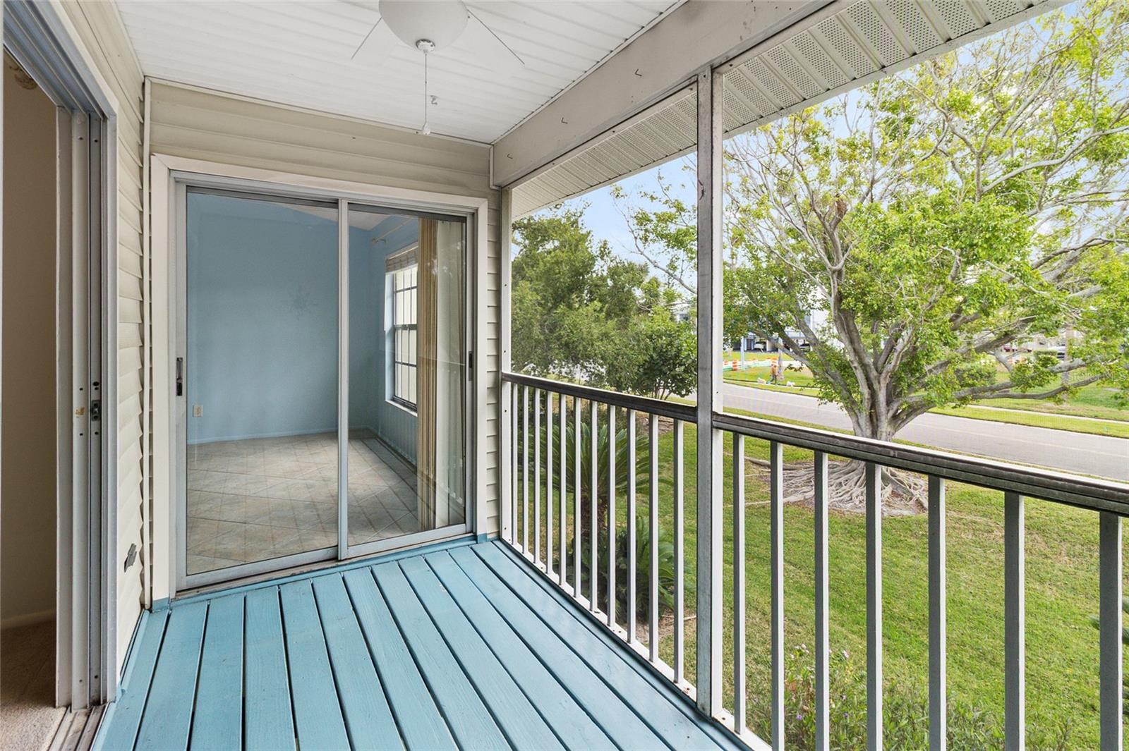 Image 29 of 41 For 225 Sun Vista Court S