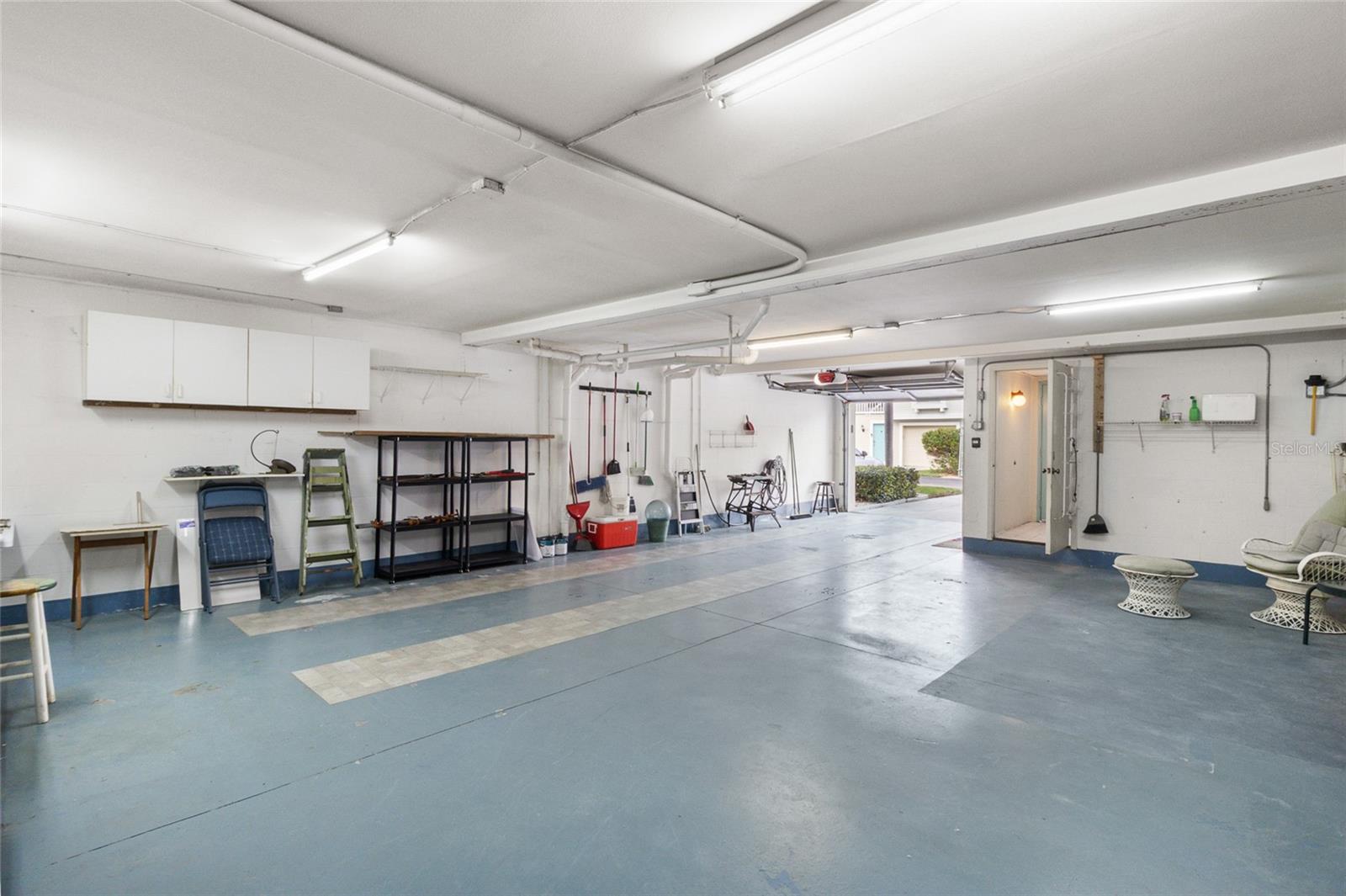 Image 33 of 41 For 225 Sun Vista Court S