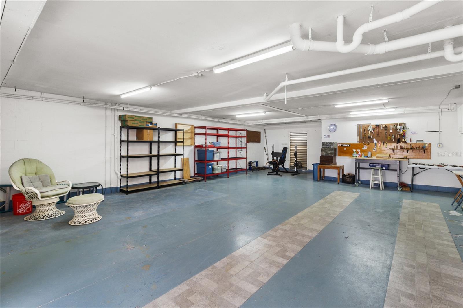 Image 34 of 41 For 225 Sun Vista Court S