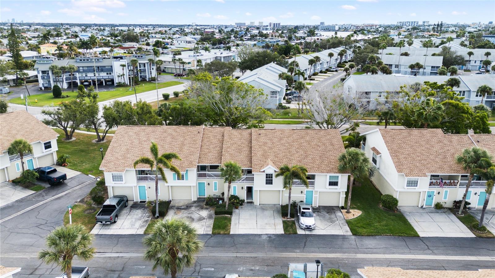 Image 35 of 41 For 225 Sun Vista Court S