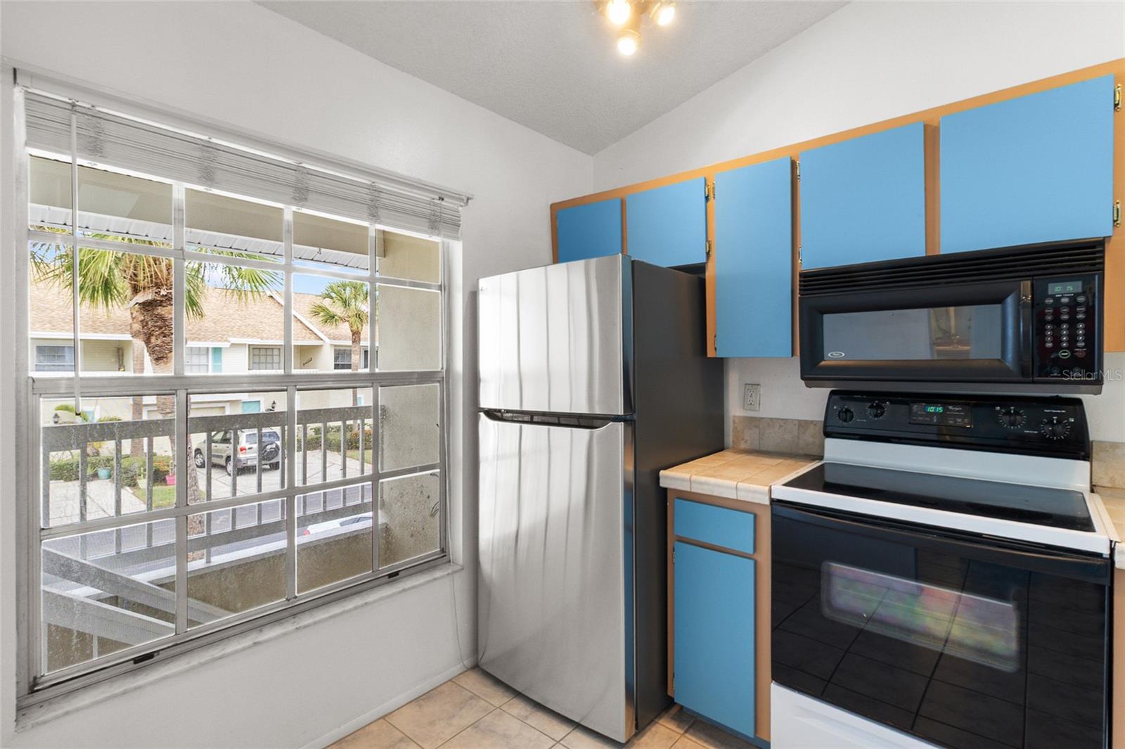 Image 6 of 41 For 225 Sun Vista Court S