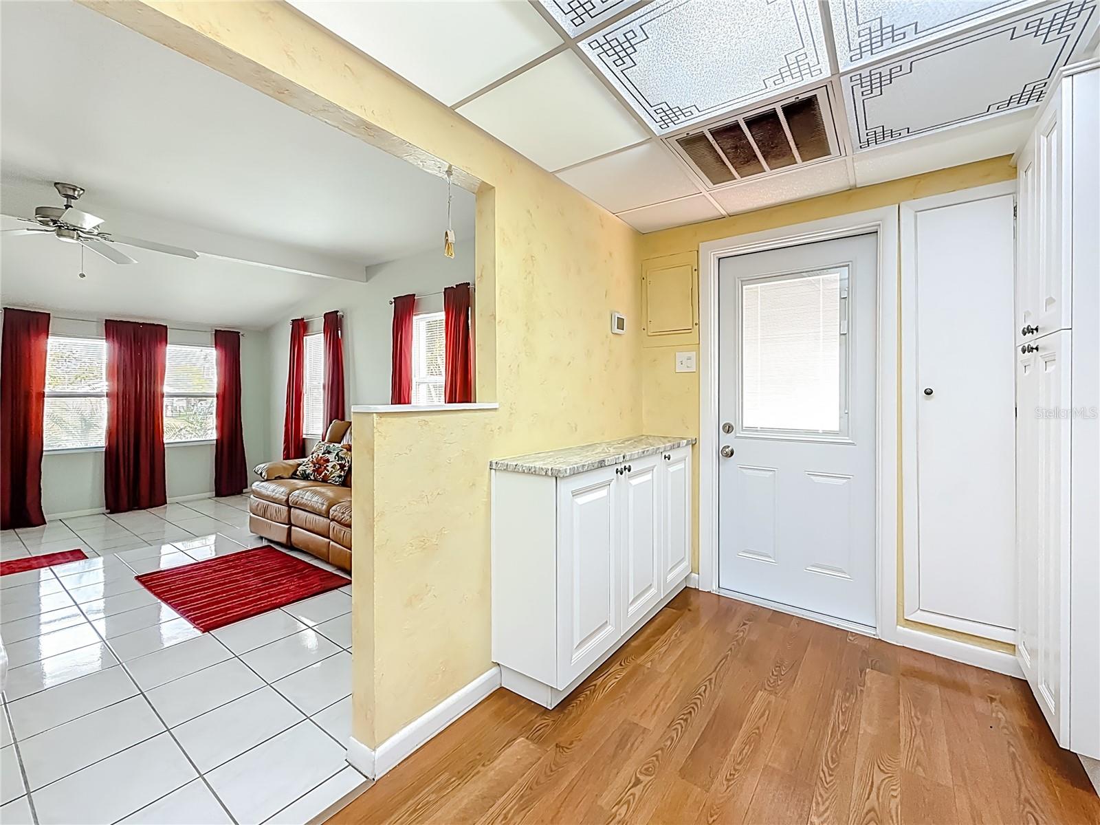 Image 15 of 38 For 3752 57th Avenue N