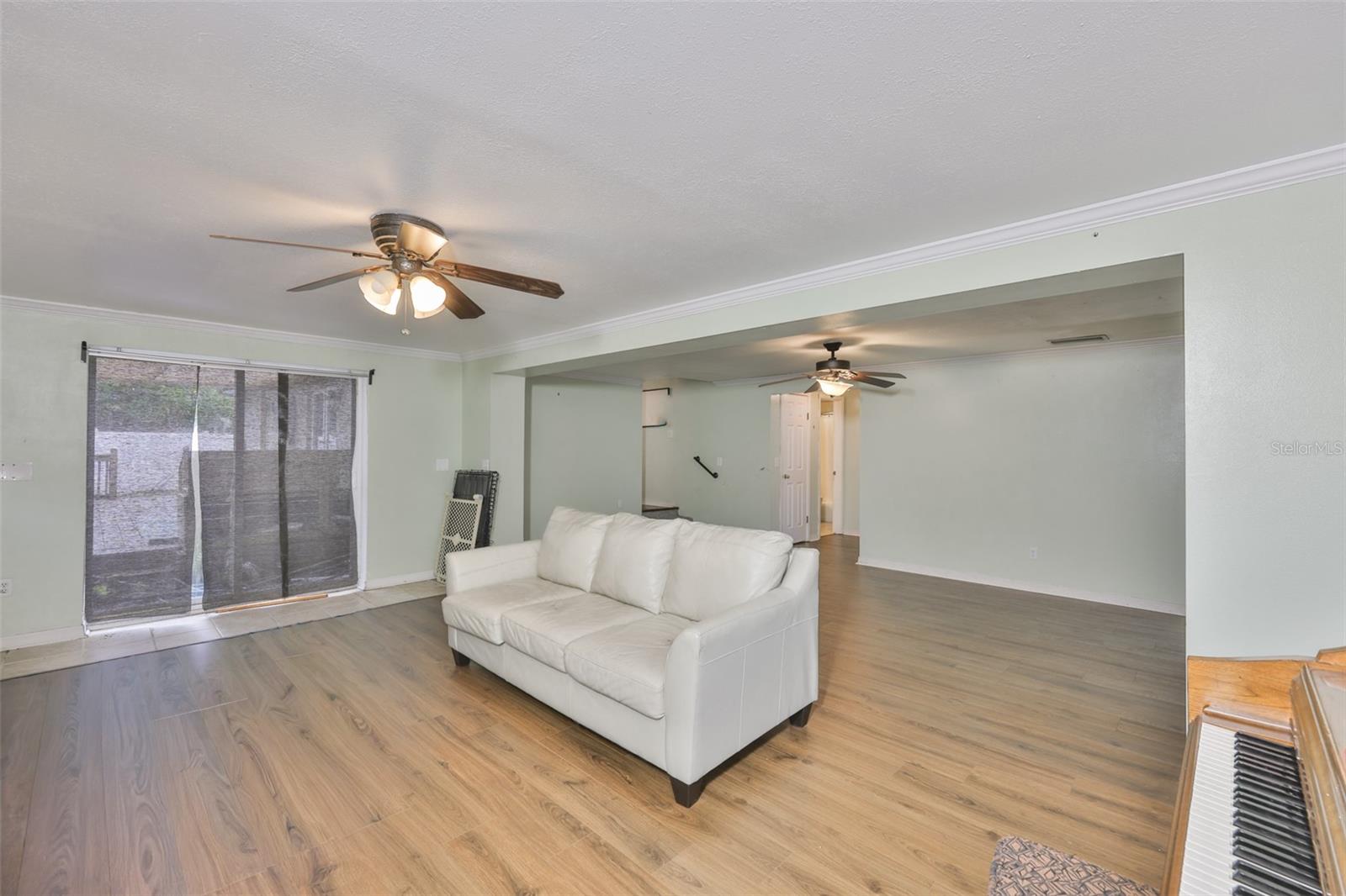 Listing photo id 10 for 3806 Pinedale Street