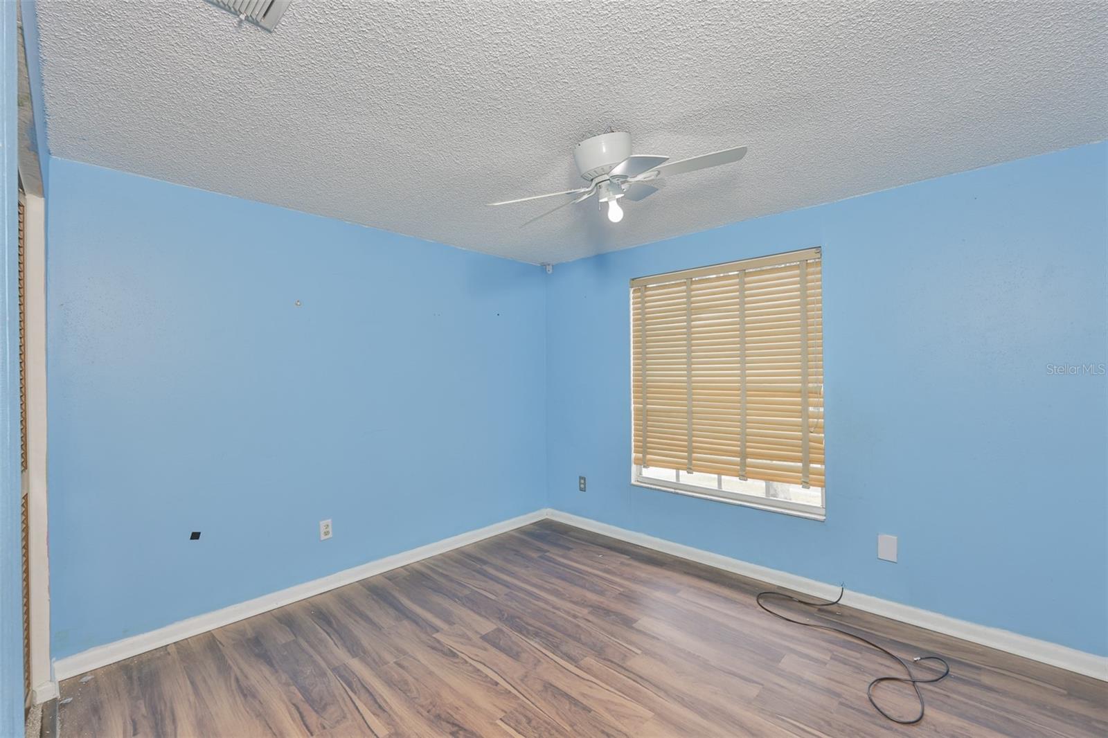 Listing photo id 16 for 3806 Pinedale Street