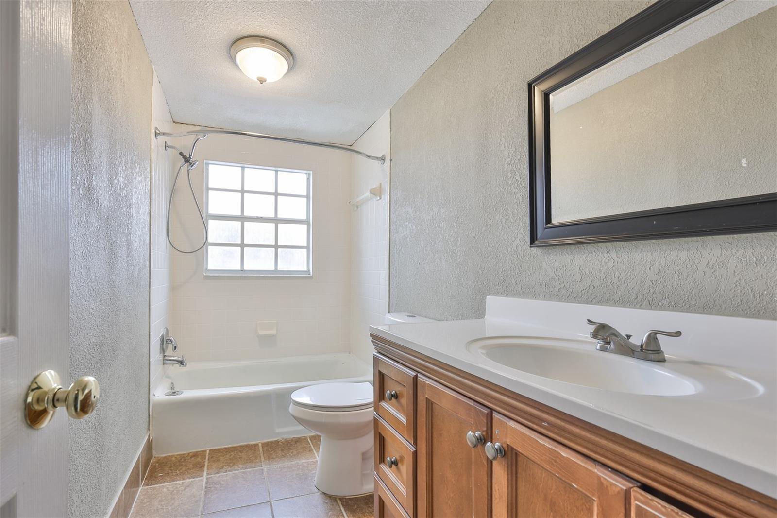 Listing photo id 18 for 3806 Pinedale Street