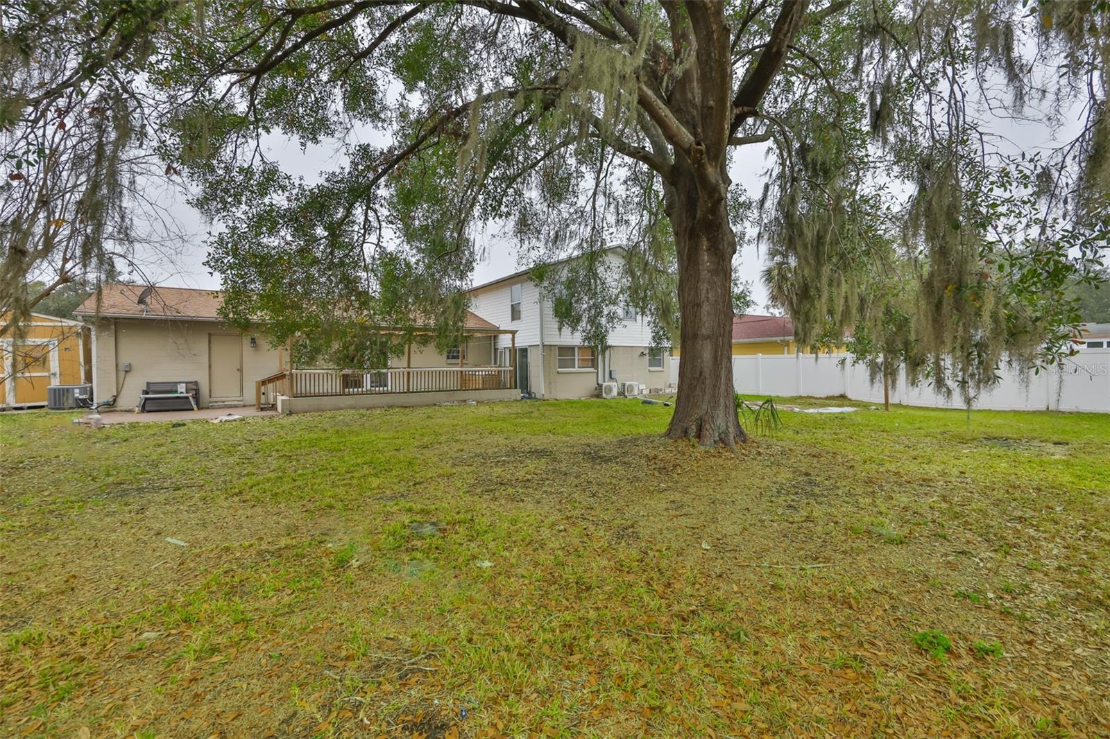 Listing photo id 28 for 3806 Pinedale Street