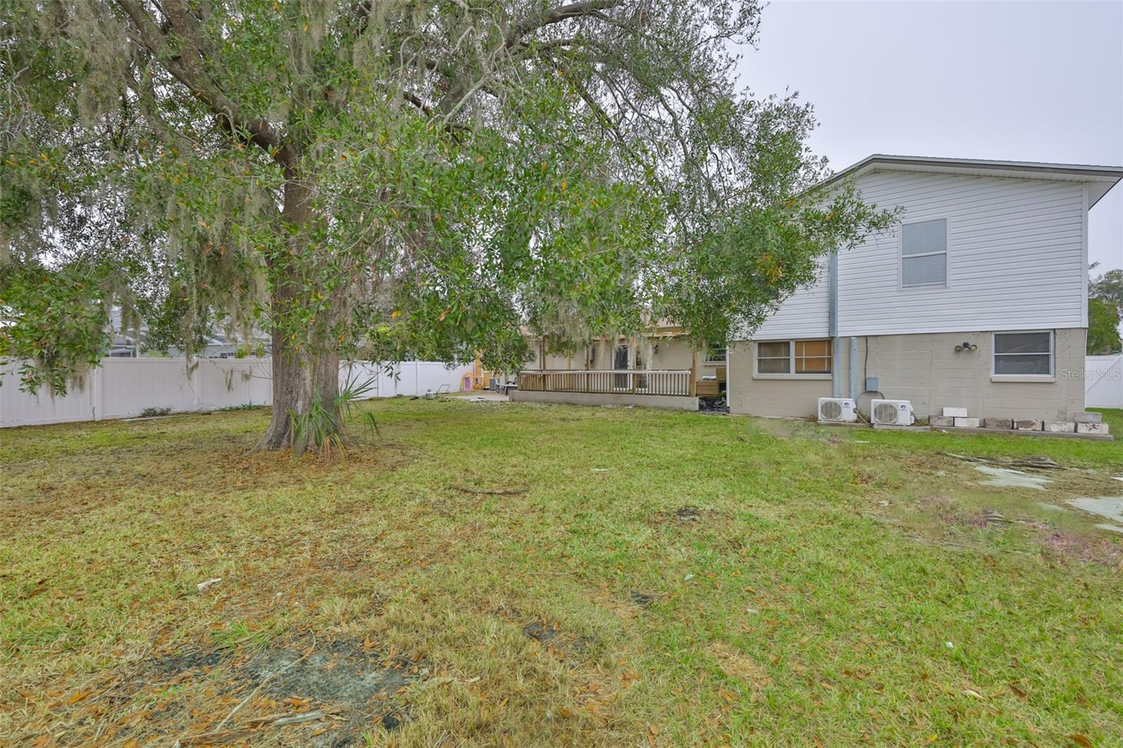 Listing photo id 29 for 3806 Pinedale Street
