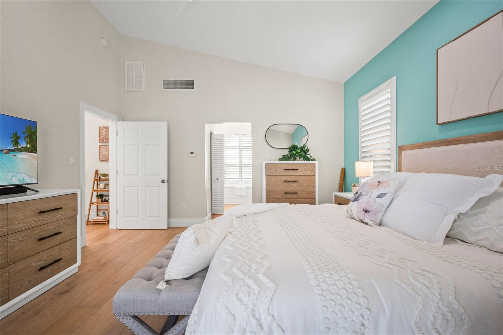 Image 28 of 71 For 536 Baywood Drive N