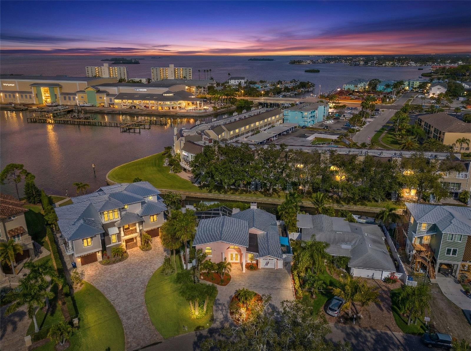 Image 3 of 71 For 536 Baywood Drive N