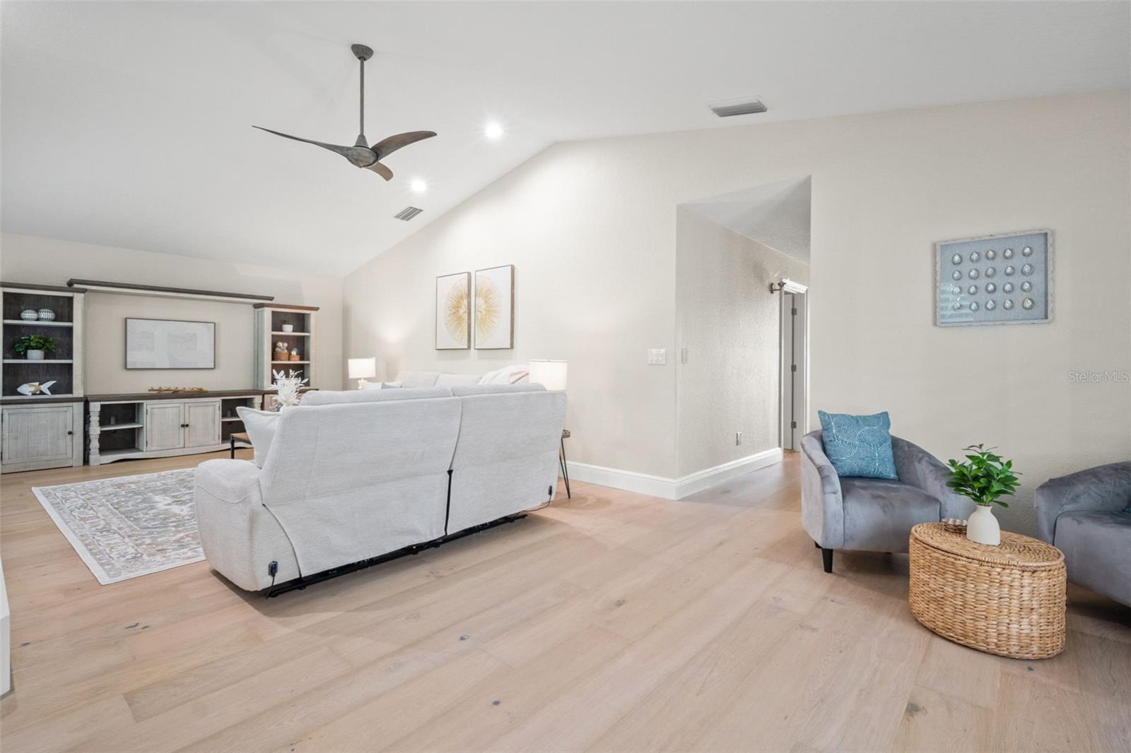 Image 49 of 71 For 536 Baywood Drive N